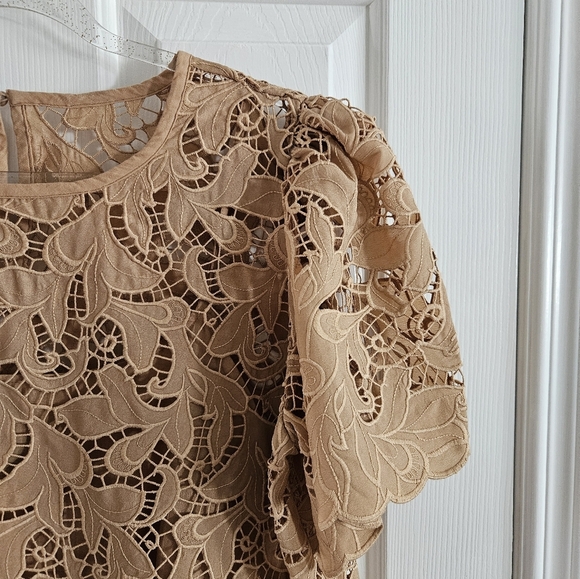 NWOT Express Embroidered Crochet Puff Sleeve Top - Picture 3 of 10